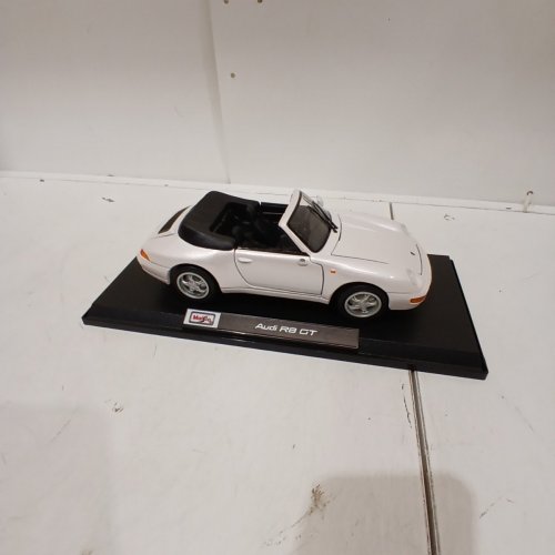 MAISTO SPECIAL EDITION DIE CAST COLLECTIBLE CAR MODEL - 1:18 SCALE - AUDI R8 GT (WHITE) - (MODEL: 9897765) image 2
