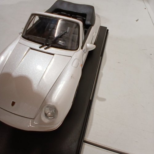 MAISTO SPECIAL EDITION DIE CAST COLLECTIBLE CAR MODEL - 1:18 SCALE - AUDI R8 GT (WHITE) - (MODEL: 9897765) image 3