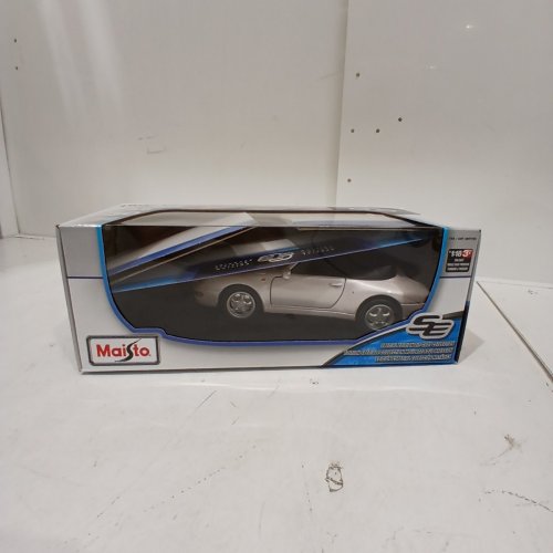 MAISTO SPECIAL EDITION DIE CAST COLLECTIBLE CAR MODEL - 1:18 SCALE - AUDI R8 GT (WHITE) - (MODEL: 9897765) image 4