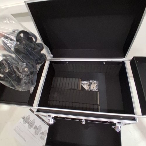 MAKEUP TRAIN CASE WITH UNIVERSAL WHEELS FOR COSMETICS STORAGE - BLACK image 4