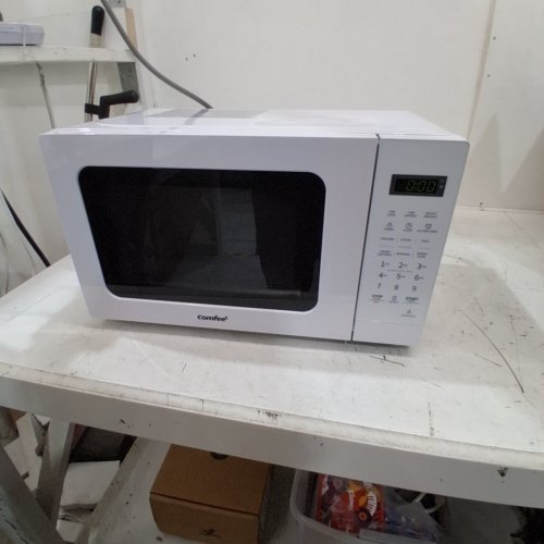 COMFEE COMPACT COUNTERTOP MICROWAVE OVEN - 0.7 CU.FT - 700W - WHITE (MODEL: CM-M201K-WH) image 2
