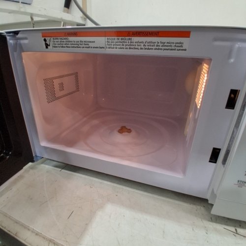 COMFEE COMPACT COUNTERTOP MICROWAVE OVEN - 0.7 CU.FT - 700W - WHITE (MODEL: CM-M201K-WH) image 3