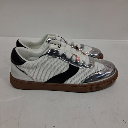 GIRLS MADDEN NYC LACE UP SNEAKERS WITH CHARMS - SIZE 3 - WHITE/BLACK/SILVER image 3