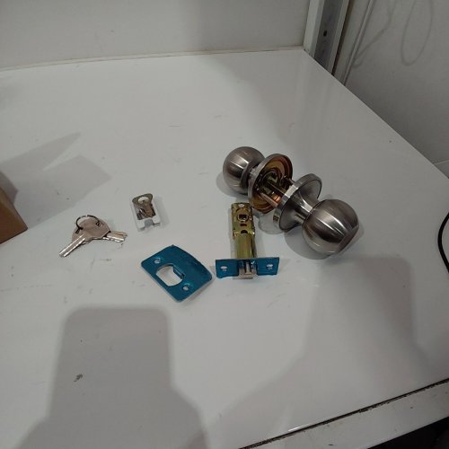 ROUND KEY LOCK DOOR KNOB - SILVER image 2