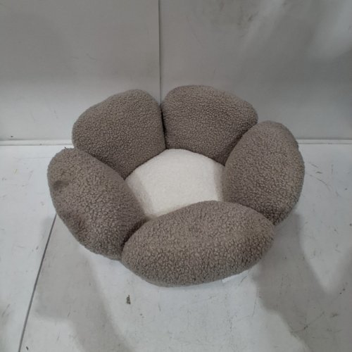 FLOWER PET BED - 16" - TAUPE AND WHITE image 2