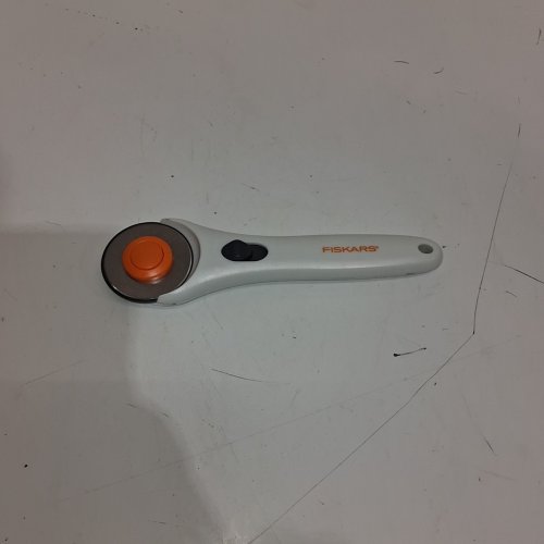 FISKARS CLASSIC STICK ROTARY CUTTER - 45MM (MODEL: 160310) image 2