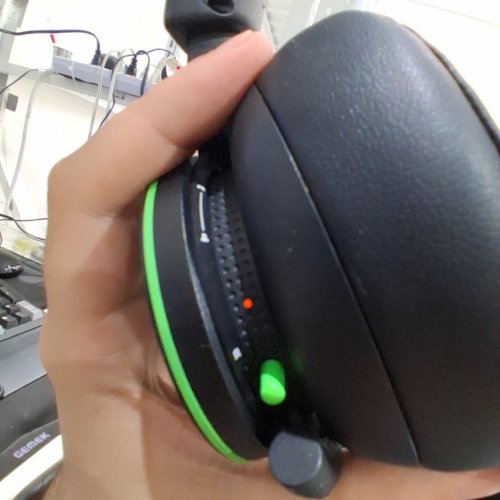 MICROSOFT XBOX WIRELESS HEADSET WITH BLUETOOTH FOR XBOX SERIES X/S, XBOX ONE, AND WINDOWS 10 DEVICES - BLACK/GREEN (MODEL: 1944) image 2