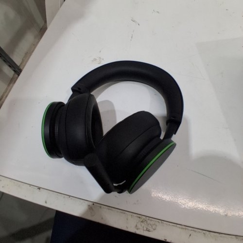 MICROSOFT XBOX WIRELESS HEADSET WITH BLUETOOTH FOR XBOX SERIES X/S, XBOX ONE, AND WINDOWS 10 DEVICES - BLACK/GREEN (MODEL: 1944) image 3