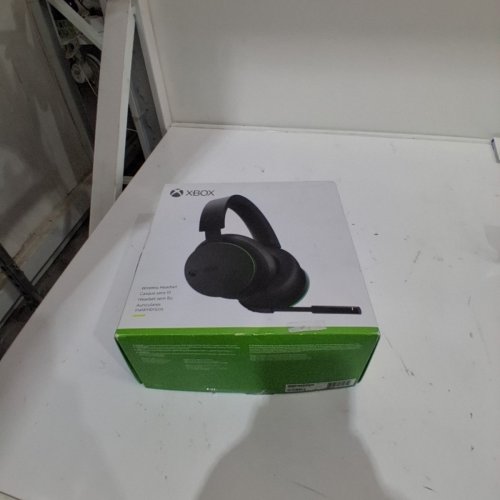 MICROSOFT XBOX WIRELESS HEADSET WITH BLUETOOTH FOR XBOX SERIES X/S, XBOX ONE, AND WINDOWS 10 DEVICES - BLACK/GREEN (MODEL: 1944) image 4