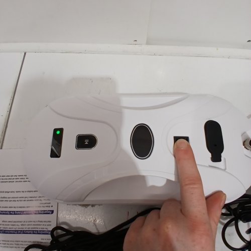 AUTOMATIC WINDOW CLEANING ROBOT, 3000PA SUCTION, 50 ML - WHITE/BLACK image 2