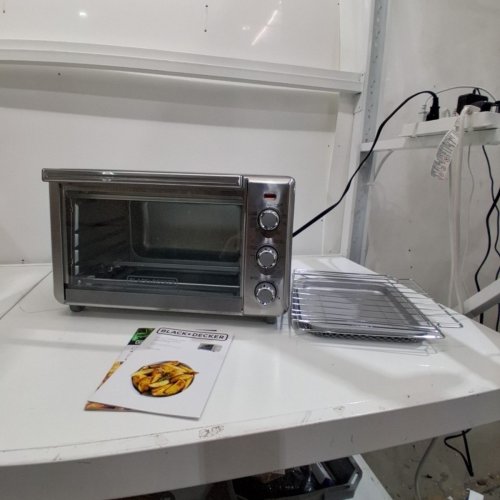 BLACK+DECKER CRISP 'N BAKE AIR FRYER TOASTER OVEN - 18" X 12" - SILVER - (MODEL: TO33217SSC) image 3
