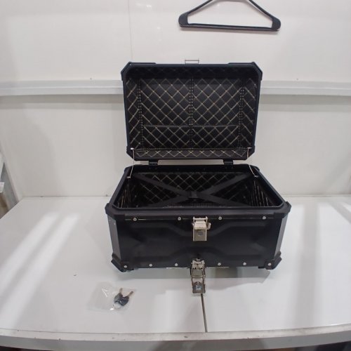 UNIVERSAL ALUMINUM ALLOY MOTORBIKE/MOTORCYCLE TAIL BOX TOP CASE WITH LEATHER LINING - 65L - BLACK - (MODEL: 65L-B) image 2