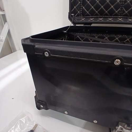 UNIVERSAL ALUMINUM ALLOY MOTORBIKE/MOTORCYCLE TAIL BOX TOP CASE WITH LEATHER LINING - 65L - BLACK - (MODEL: 65L-B) image 3