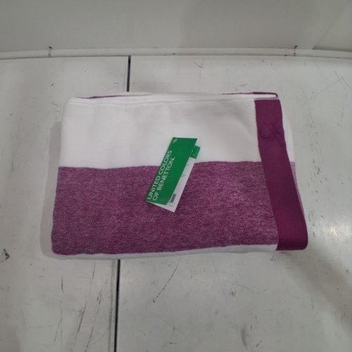 UNITED COLORS OF BENETTON BEACH TOWEL - 35" X 63" - FUSCIA PINK/WHITE (MODEL: 2040372) image 2