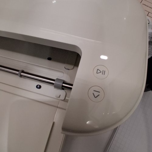 CRICUT EXPLORE 5 SMART CUTTING MACHINE WITH DELUXE BUNDLE - TAUPE (MODEL: CXPL204C / 8003147) image 2