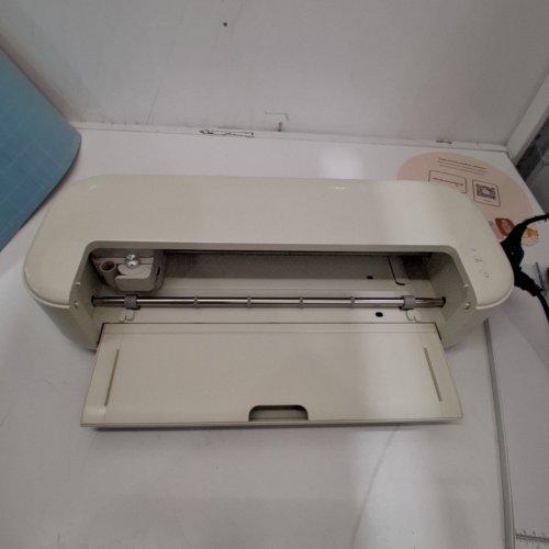 CRICUT EXPLORE 5 SMART CUTTING MACHINE WITH DELUXE BUNDLE - TAUPE (MODEL: CXPL204C / 8003147) image 3