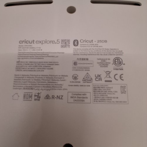 CRICUT EXPLORE 5 SMART CUTTING MACHINE WITH DELUXE BUNDLE - TAUPE (MODEL: CXPL204C / 8003147) image 4