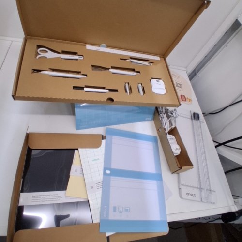 CRICUT EXPLORE 5 SMART CUTTING MACHINE WITH DELUXE BUNDLE - TAUPE (MODEL: CXPL204C / 8003147) image 6