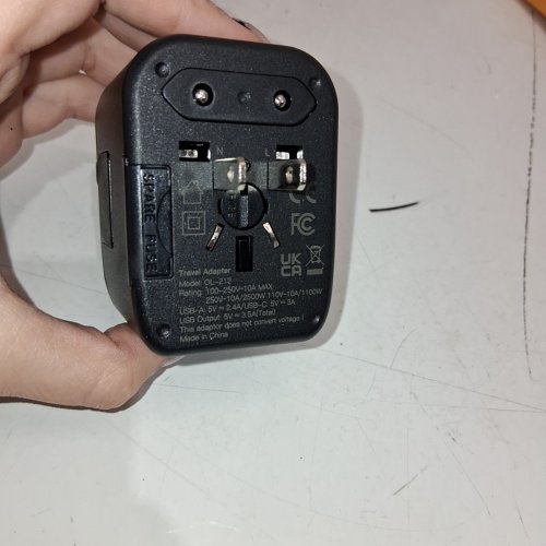 UNIVERSAL TRAVEL ADAPTER - BLACK image 5