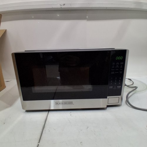 BLACK+DECKER STAINLESS STEEL MICROWAVE OVEN WITH CHILD SAFETY LOCK AND 6 AUTO COOK PRESETS - 900W - (MODEL: EM925AB9-P/CA) image 4