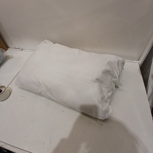 ROOM ESSENTIALS OVERFILLED PLUSH PILLOW - QUEEN - WHITE - (MODEL:PA-28761) image 2