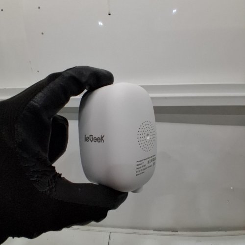IOGEEK WIRE-FREE BATTERY OUTDOOR SECURITY CAMERA WITH SOLAR PANEL - 2 K COLOR NIGHT VISION - WHITE (MODEL: F1) image 4