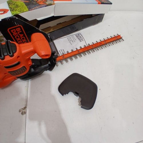 BLACK + DECKER ELECTRIC CORDED HEDGE TRIMMER WITH DUAL-ACTION BLADE, 17" (MODEL: BEHT150) image 4