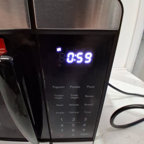 FRIGIDAIRE MICROWAVE OVEN - 0.7 CU. FT.; 700W - BLACK / STAINLESS STEEL (MODEL: EMW741_AMZ) image 2