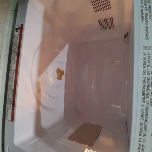 FRIGIDAIRE MICROWAVE OVEN - 0.7 CU. FT.; 700W - BLACK / STAINLESS STEEL (MODEL: EMW741_AMZ) image 4
