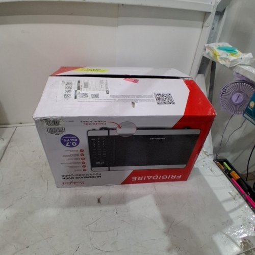 FRIGIDAIRE MICROWAVE OVEN - 0.7 CU. FT.; 700W - BLACK / STAINLESS STEEL (MODEL: EMW741_AMZ) image 8