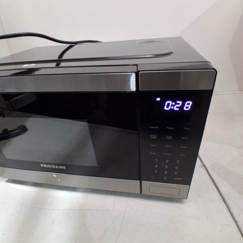 FRIGIDAIRE MICROWAVE OVEN - 0. 9CU.FT - 900W - STAINLESS STEEL (MODEL: EMW959-C) image 2