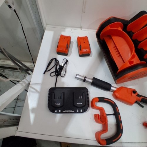 VOLTASK CORDLESS SNOW SHOVEL WITH 2 BATTERIES & DUAL QUICK CHARGER - 48V - 13.5" - ORANGE / BLACK (MODEL: CSS005-135) image 4