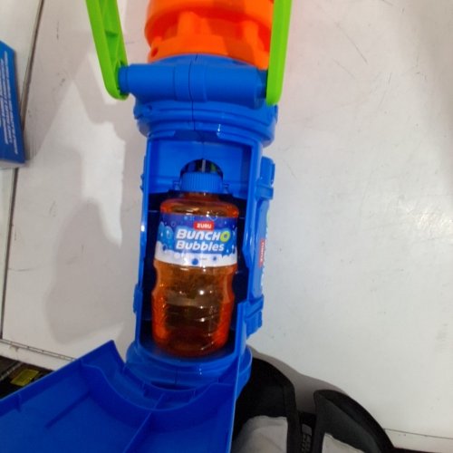 KIDS ZURU BUNCH O BUBBLES SPINNING BARREL BUBBLE BLASTER WITH RECHARGEABLE BATTERY - 30,000 BUBBLES PER MINUTE - BLUE/ORANGE (MODEL: 1851658) image 3
