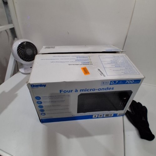 DANBY COUNTERTOP MICROWAVE - 0.7 CU.FT - BLACK - (MODEL: DBMW0721BBB) image 7