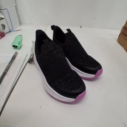 GIRLS ATHLETIC WORKS SLIP-ON SHOES -SIZE 13 - BLACK, WHITE AND PINK image 2