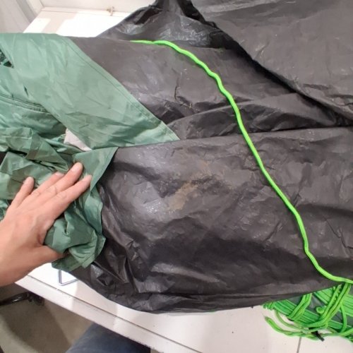 AMAZON BASICS INSTANT CAMPING TENT WITH RAINFLY - 6 PERSON - GREEN/WHITE image 5