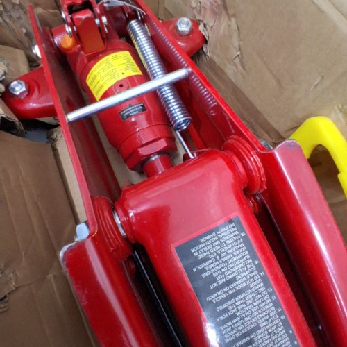 BIG RED TORIN BIG RED HYDRAULIC TROLLEY FLOOR JACK - 3 TON CAPACITY - RED (MODEL: T83006) image 4