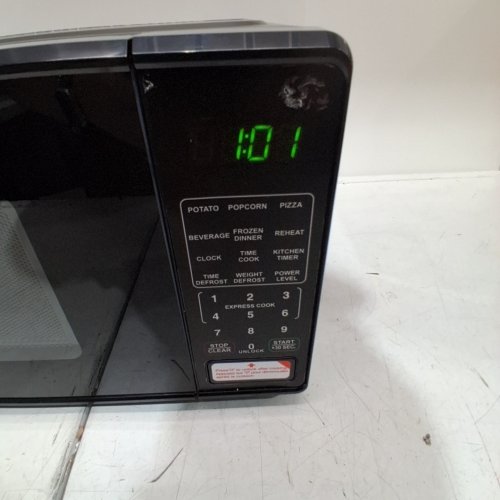 MAINSTAYS COMPACT COUNTERTOP MICROWAVE OVEN - 0.7 CU FT - 700W - BLACK (MODEL: MSCMVB07BK-L2) image 2