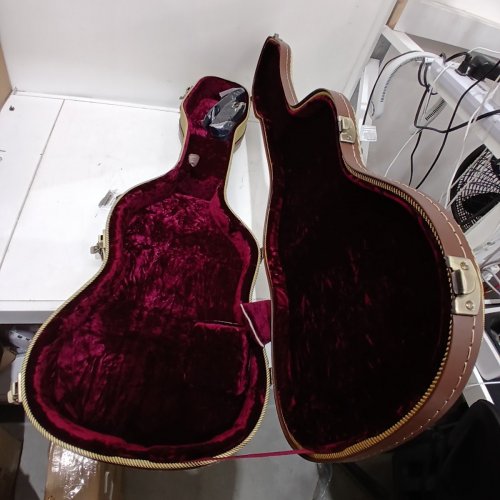 CROSSROCK HARD-SHELL WOOD CASE FOR TELECASTER AND STRATOCASTER STYLE ELECTRIC GUITARS WITH REMOVABLE SHOULDER STRAPS - TWEED (MODEL: CRW700STTW) image 4
