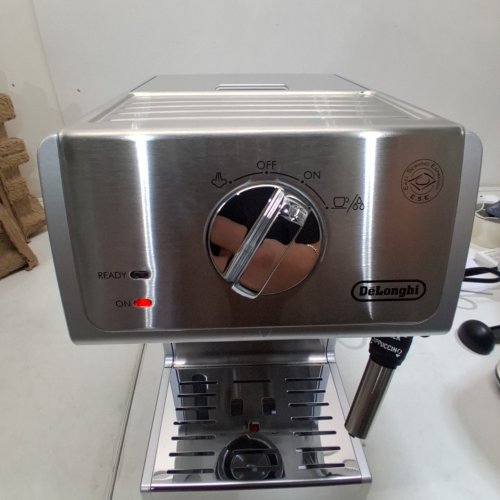 DELONGHI ESPRESSO & CAPPUCCINO MACHINE WITH BUILT-IN MILK FROTHER - 15 BAR - STAINLESS STEEL (MODEL: ECP3620) image 2