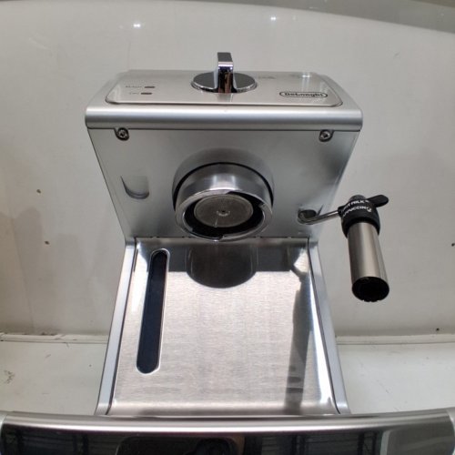 DELONGHI ESPRESSO & CAPPUCCINO MACHINE WITH BUILT-IN MILK FROTHER - 15 BAR - STAINLESS STEEL (MODEL: ECP3620) image 4