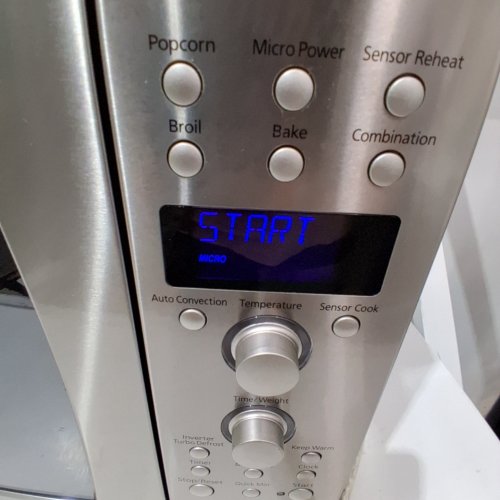 PANASONIC MICROWAVE OVEN - 2.2 CU. FT - STAINLESS STEEL - (MODEL: NN-SD965S) image 2