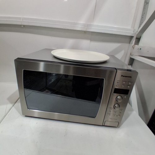 PANASONIC MICROWAVE OVEN - 2.2 CU. FT - STAINLESS STEEL - (MODEL: NN-SD965S) image 4