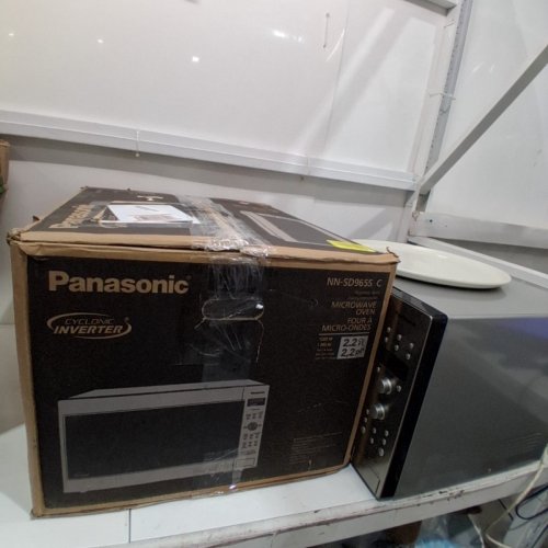 PANASONIC MICROWAVE OVEN - 2.2 CU. FT - STAINLESS STEEL - (MODEL: NN-SD965S) image 7