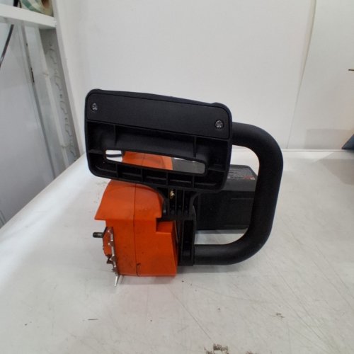 BLACK + DECKER ELECTRIC CORDED CHAINSAW - 18" BLADE - 15 AMP - ORANGE/BLACK (MODEL: CS1518) image 4