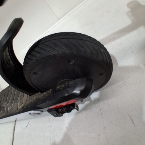 KIDS JETSON OMEGA ILLUMINATED ELECTRIC SCOOTER - 8KM RANGE - 16KM/H - BLACK (MODEL: 1747518) image 5