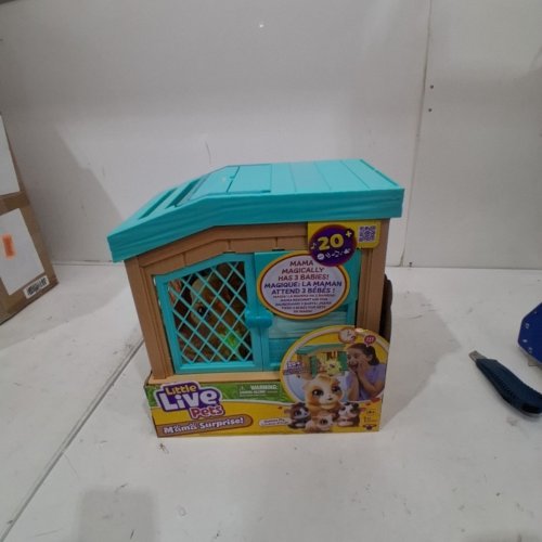 LITTLE LIVE PETS MAMA SURPRISE SOFT INTERACTIVE GUINEA PIG FAMILY & HUTCH (MODEL: 26410) image 2