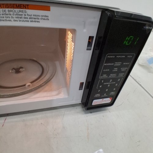 MAINSTAYS COMPACT COUNTERTOP MICROWAVE OVEN - 0.7 CU FT - 700W - BLACK (MODEL: MSCMVB07BK-L2) image 2