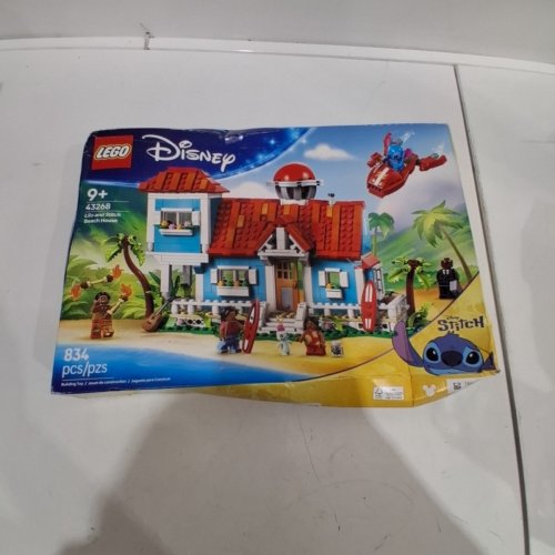 834PC LEGO DISNEY LILO AND STITCH BEACH HOUSE - 9+ (MODEL: 43268) image 2