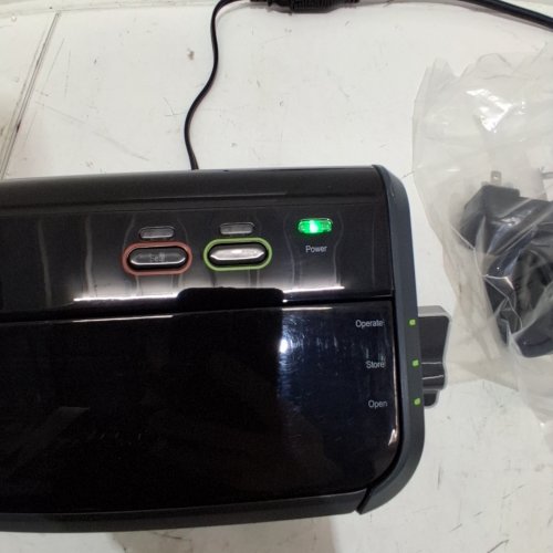 FOODSAVER VACUUM SEALER WITH STARTER KIT - COMES WITH ROLL OF SEAL BAGS & ACCESSORY HOSE - BLACK - (MODEL : FM2000-033) image 2